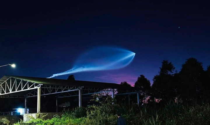 Giải mã 'vệt sáng lạ' xuất hiện trên bầu trời Việt Nam sáng sớm nay