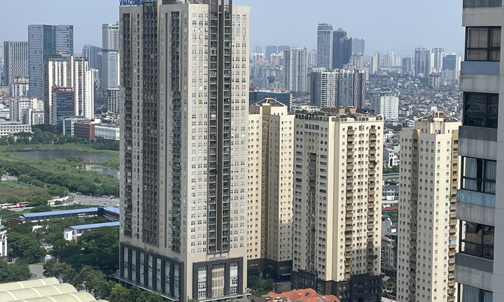 Giá chung cư Hà Nội liên tục 'phi mã', cách nào để ghìm cương?