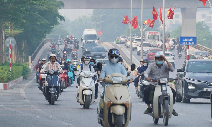 Dự kiến thí điểm hạn chế xe máy chạy xăng ở Hà Nội từ 1/1/2026