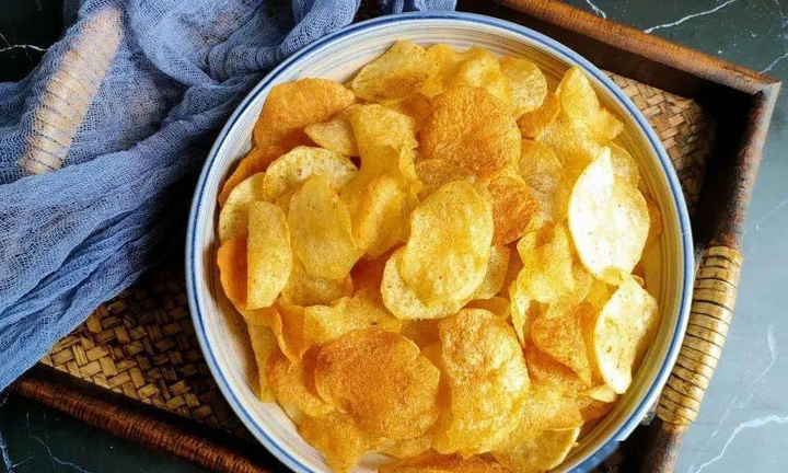 Cách làm bim bim khoai tây cả nhà đều mê