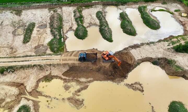Gia Lai: Mỏ khoáng sản ngang nhiên hoạt động không trạm cân và camera giám sát
