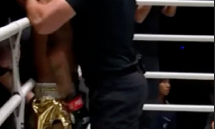 Võ sĩ Muay Thái thất bại chóng vánh chỉ sau 15 giây thi đấu