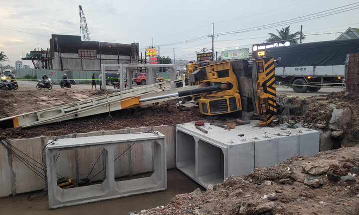 Cần cẩu sập đè chết nam công nhân ở Đồng Nai