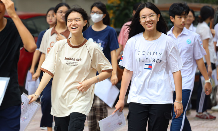 8 trường THPT công lập ở Hà Nội hạ điểm chuẩn lớp 10