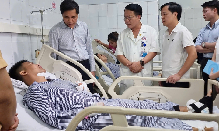 Nạn nhân kể phút sinh tử khi tàu lật trên vịnh Hạ Long, cố lặn vào cứu người nhưng bất thành