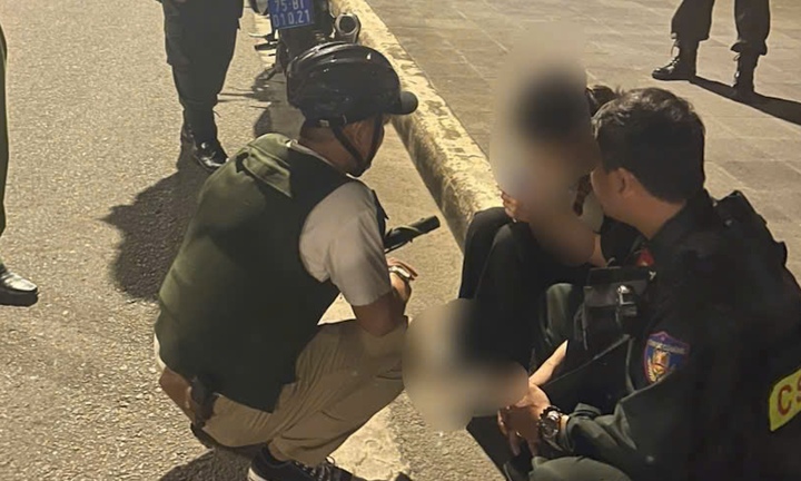 Cảnh sát Huế kịp thời ngăn nữ sinh định nhảy cầu tự tử