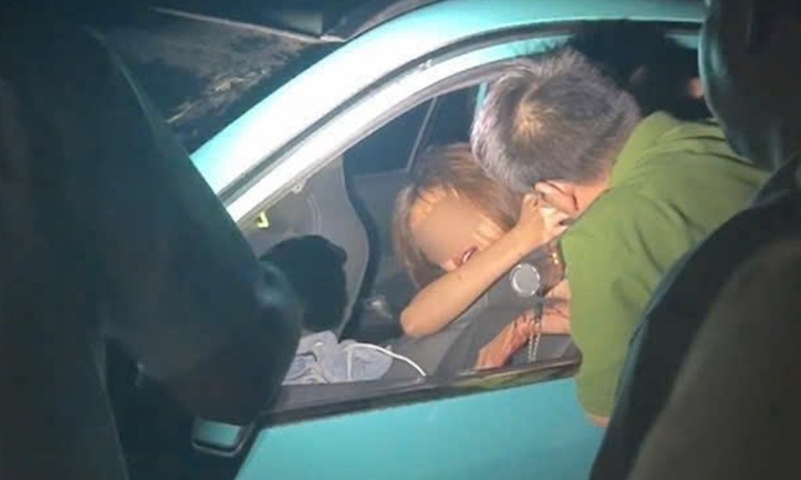 3 giờ nghẹt thở giải cứu cô gái bị thanh niên dùng dao khống chế trên taxi
