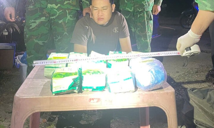 Bắt quả tang 2 người Lào vận chuyển 17kg ma túy 