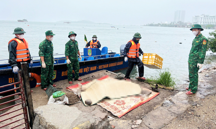 Phát hiện thi thể nam giới cách nơi lật tàu du lịch Vịnh Xanh 500m
