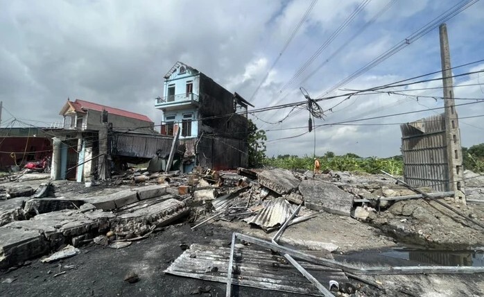 Nhà xưởng ở Hưng Yên đổ sập sau tiếng nổ lớn