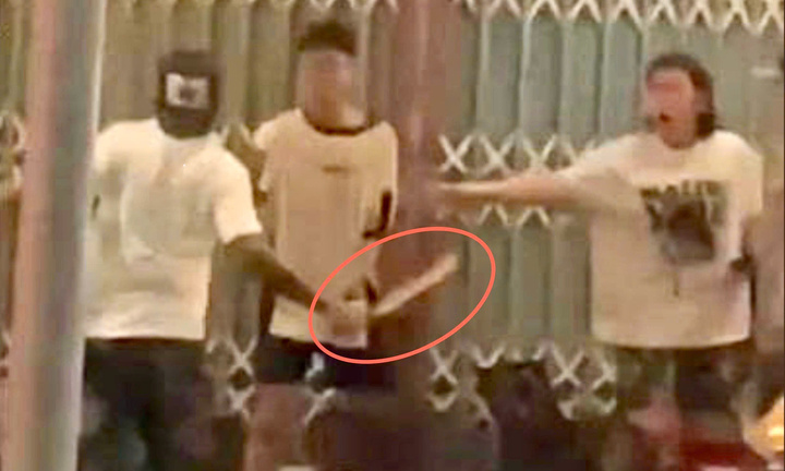 Bắt nam thanh niên rượt chém người tại phố đi bộ ở TP.HCM