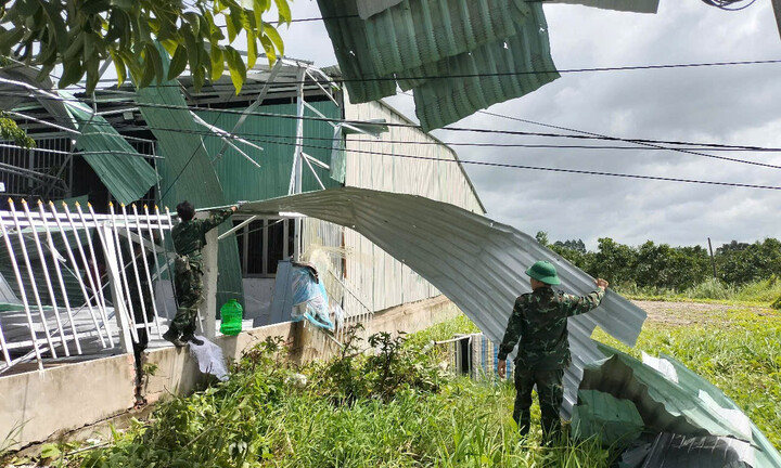 Mưa dông làm 17 người bị thương, hư hại 287 căn nhà ở Đồng Tháp