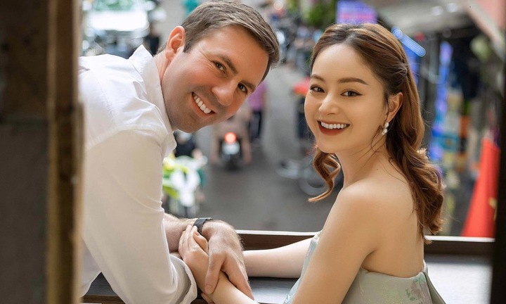 Diễn viên Lan Phương ly thân chồng ngoại quốc
