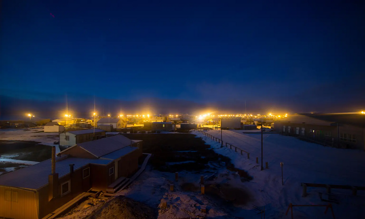 Vùng đất kỳ lạ nhất thế giới, 65 ngày chìm trong bóng tối