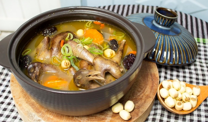 Cách làm bồ câu hầm hạt sen thơm ngon, cực dễ