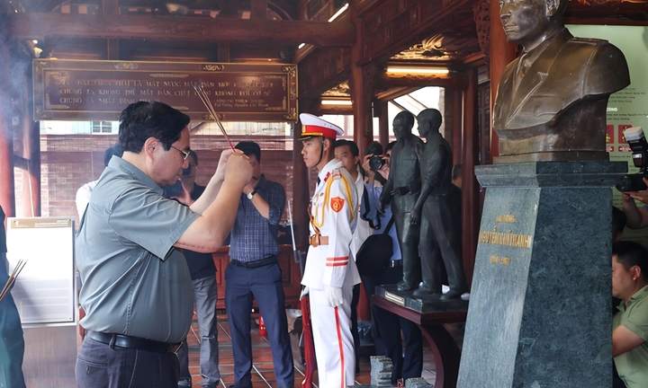 Thủ tướng dâng hương tưởng niệm Tổng Bí thư Lê Duẩn, Đại tướng Nguyễn Chí Thanh