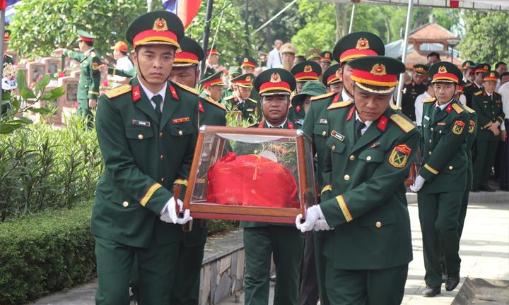 Đề xuất tăng phụ cấp, chế độ cho sĩ quan quân đội tìm kiếm hài cốt liệt sĩ