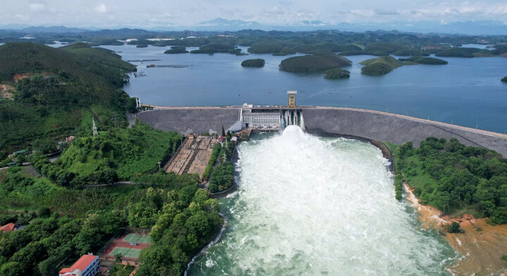 Thủy điện Thác Bà xả lũ khẩn cấp, Hà Nội và 3 tỉnh nhận cảnh báo