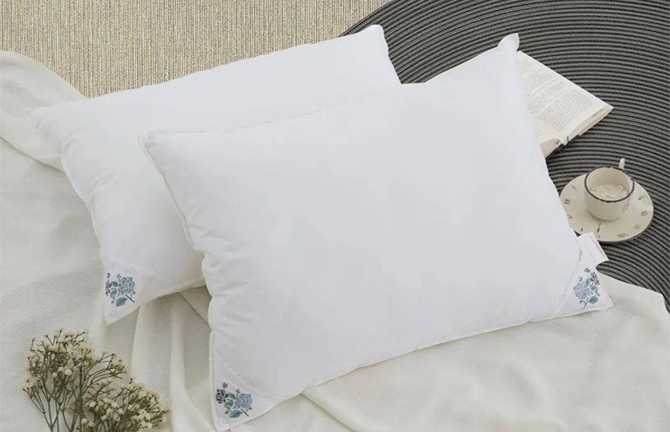 Gối ố vàng đừng vội thay mới, giặt theo cách này sẽ sạch bong, trắng tinh