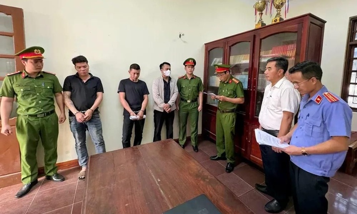 Bắt 3 thanh niên lao vào phòng khám ở Quảng Trị đánh người