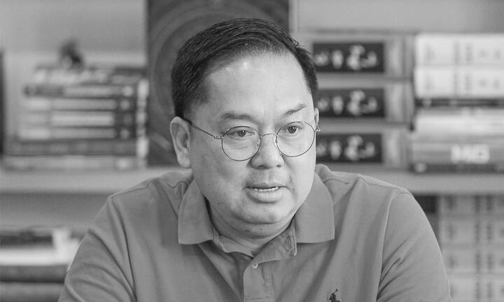 Ông Hoàng Nam Tiến qua đời