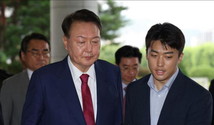 Tòa án Hàn Quốc ra lệnh cưỡng chế cựu Tổng thống Yoon Suk Yeol tới thẩm vấn