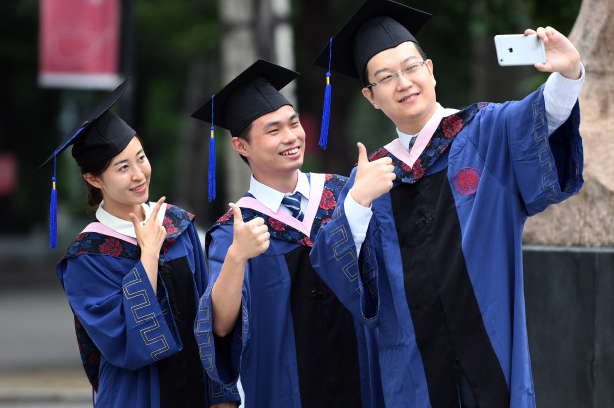 Vì sao nhiều thí sinh chọn ngành 'hot' tại đại học nhỏ thay vì cố vào trường top