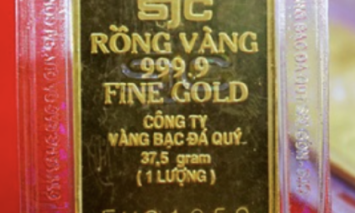 Giá vàng thế giới quay đầu tăng, trong nước giảm nhẹ