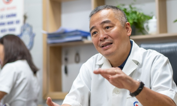 Trăn trở về 'chiếc máy chưa tới 5kg' cấp cứu ngừng tim của PGS Nguyễn Lân Hiếu 