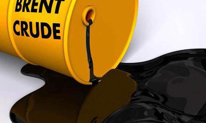 Giá xăng dầu hôm nay 3/8: Chìm trong sắc đỏ