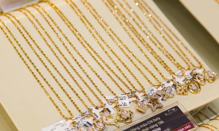 Giá vàng hôm nay 4/8: Dứt mạch tăng mạnh, quay đầu đi xuống