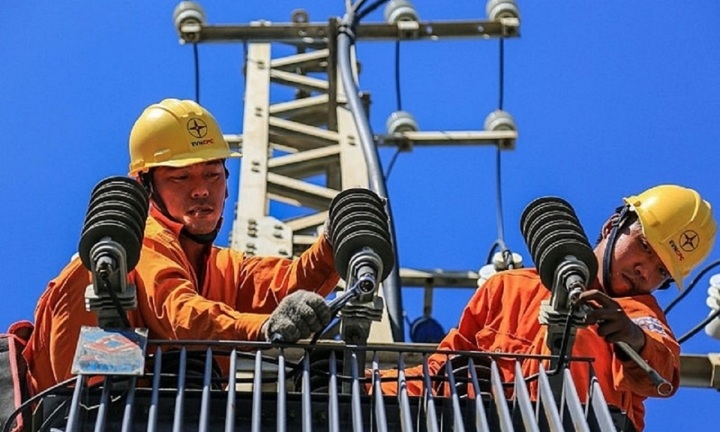 Miền Bắc nắng nóng gần 40 ºC, 'ngốn' điện nhiều chưa từng có