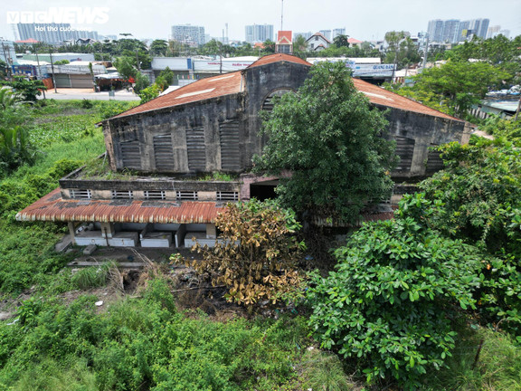 Cận cảnh hai chợ tiền tỷ bỏ không giữa lòng TP.HCM
