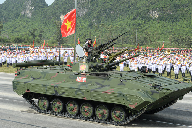 Tên lửa, xe chiến đấu 'Made in Vietnam' phô diễn sức mạnh tại buổi hợp luyện A80