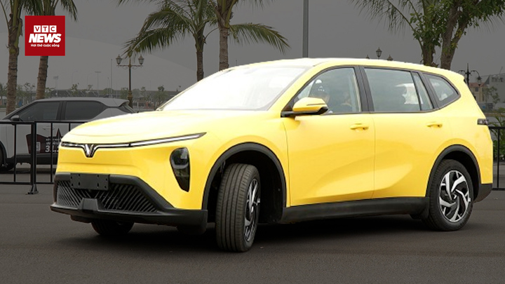 Nhiều hãng taxi 'săn' hàng trăm xe MPV 7 chỗ đầu tiên của VinFast