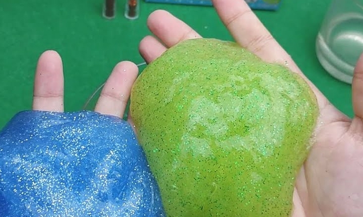 Bé trai 5 tuổi sưng phù mặt sau 30 phút chơi 'chất nhờn ma quái'