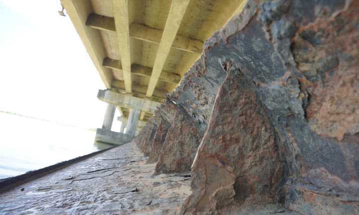 Đập ngăn mặn lớn nhất Đông Nam Á xuống cấp vẫn phải oằn mình điều tiết nước