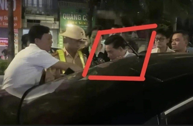 Phó giám đốc say xỉn lái ô tô gây tai nạn liên hoàn ở Quảng Ninh