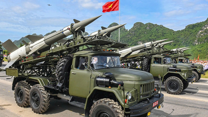 'Nỏ thần' tên lửa S-125-VT gây chấn động lễ diễu binh 2/9 