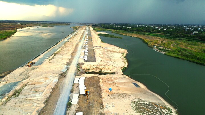 Máy móc dự án nghìn tỷ ở Đắk Lắk phơi nắng phơi sương chờ giải phóng mặt bằng