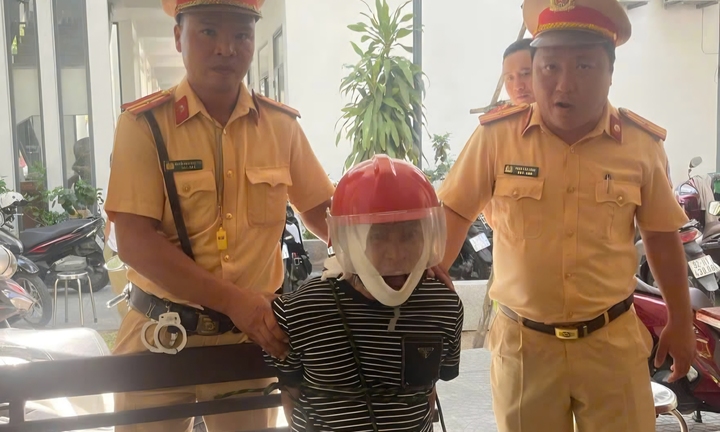  Tài xế công nghệ lao xe vào chốt CSGT thoát khỏi kẻ 'ngáo đá' 