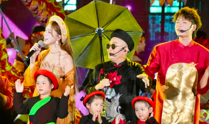 Nghệ sĩ Xuân Hinh hát văn, mang hit 'Bắc Bling' lên 'concert quốc gia'