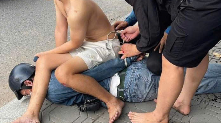 Bắt kẻ đeo thử lắc vàng rồi bỏ trốn ở TP.HCM