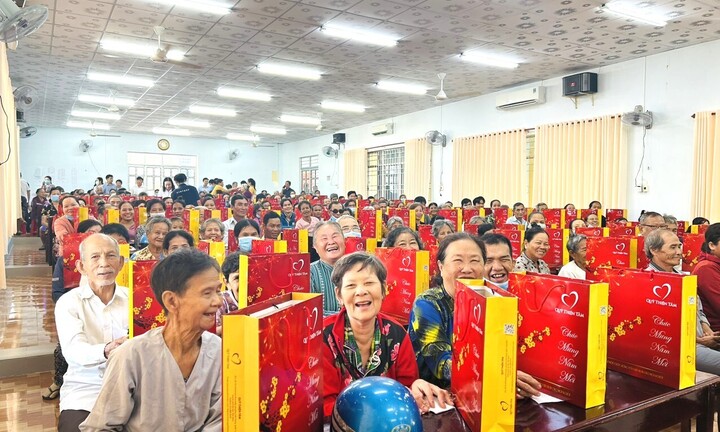 Quỹ Thiện Tâm nhận Huân chương Lao động hạng Nhất