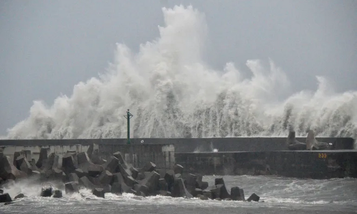 Đài Loan sơ tán hơn 5.500 người, huỷ tất cả chuyển bay nội địa ứng phó bão Podul