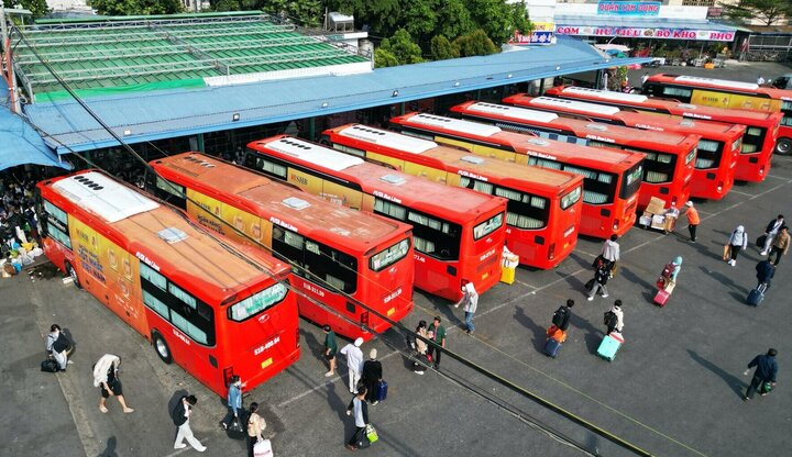 Các nước bỏ xe giường nằm vì có tàu siêu tốc, người Việt vẫn cần xe này