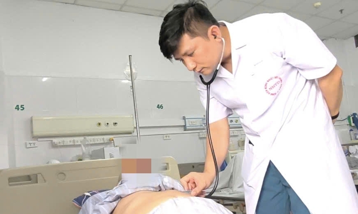 Sốt cao hơn 1 năm, sụt 18kg, ra nước ngoài khám không tìm ra nguyên nhân