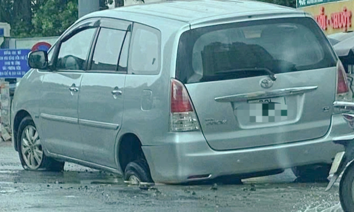 Nguyên nhân ô tô sụt 'hố tử thần' ở Hà Nội