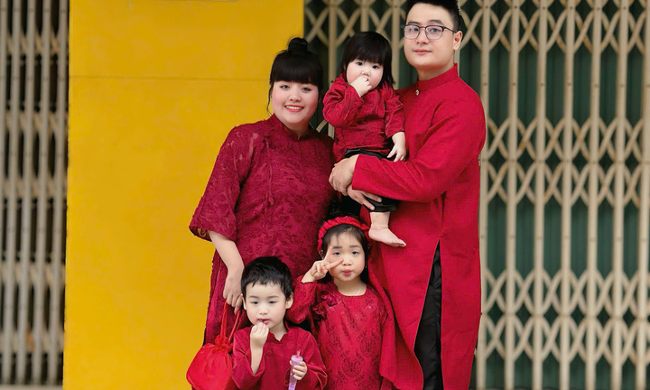 Cặp đôi Đà Nẵng gây sốt mạng khi 3 con đều sinh thường vào ngày 5/9