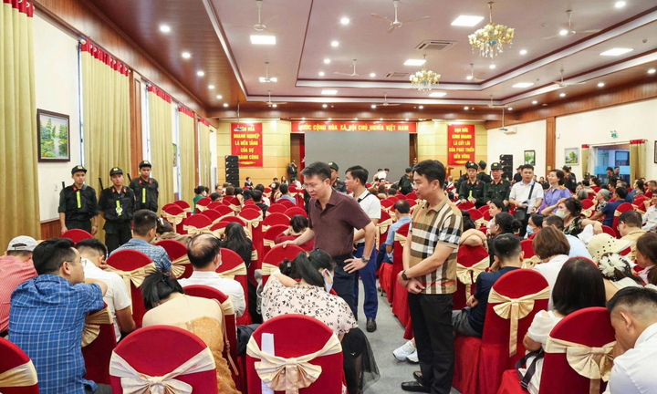 Công an đột kích hội thảo, triệt phá đường dây đa cấp tiền kỹ thuật số TCIS